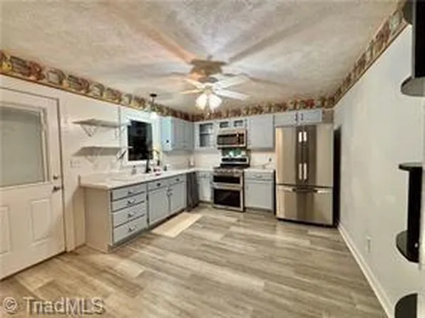 144 Strawberry Ln, Mount Airy, NC 27030