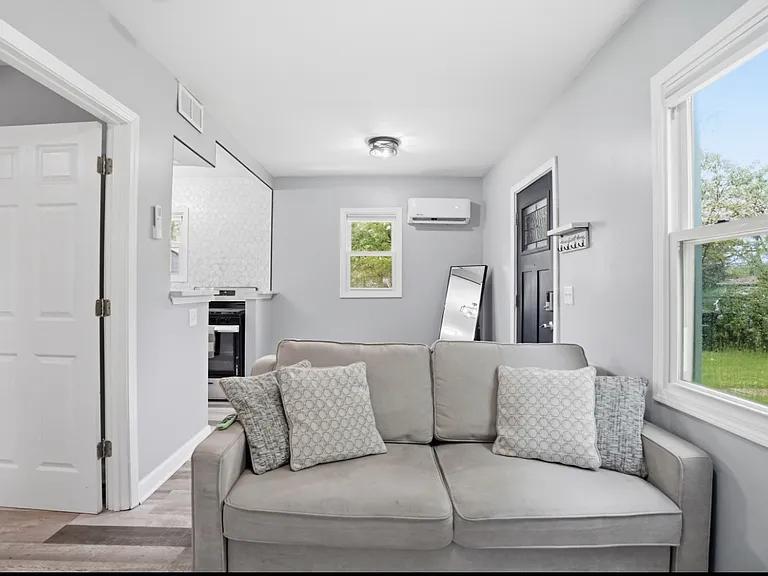 3223 E 35th Pl — Photo 3