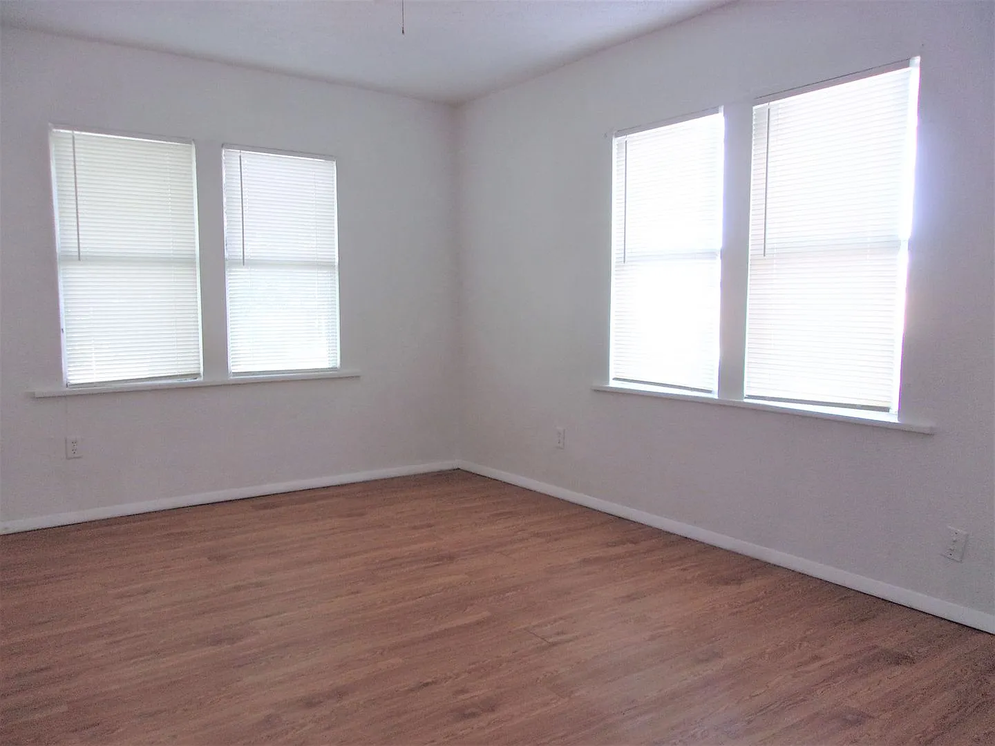 540 SW 24 — Photo 2