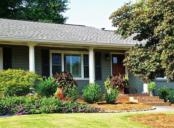 5th image of 2400 Pondside Ct NE