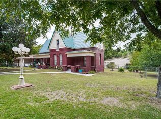 1524 W Crawford St, Denison, TX 75020