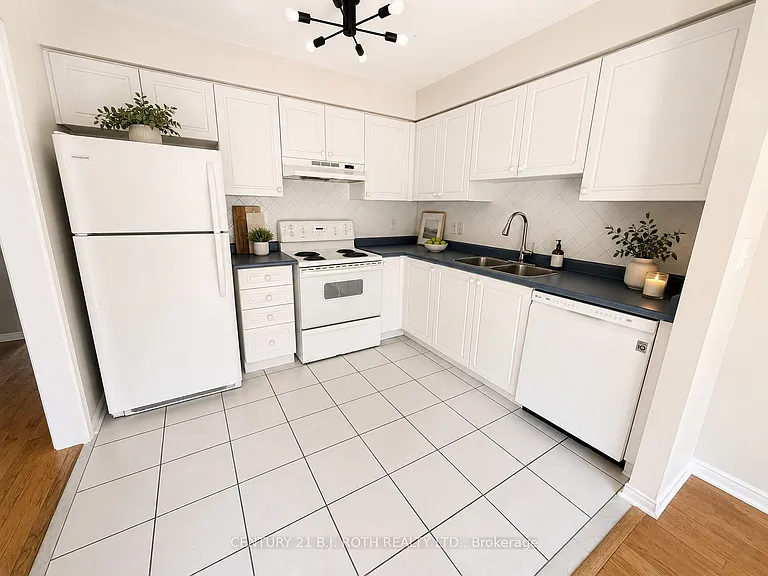 66 Sprucedale Way #66 — Photo 2