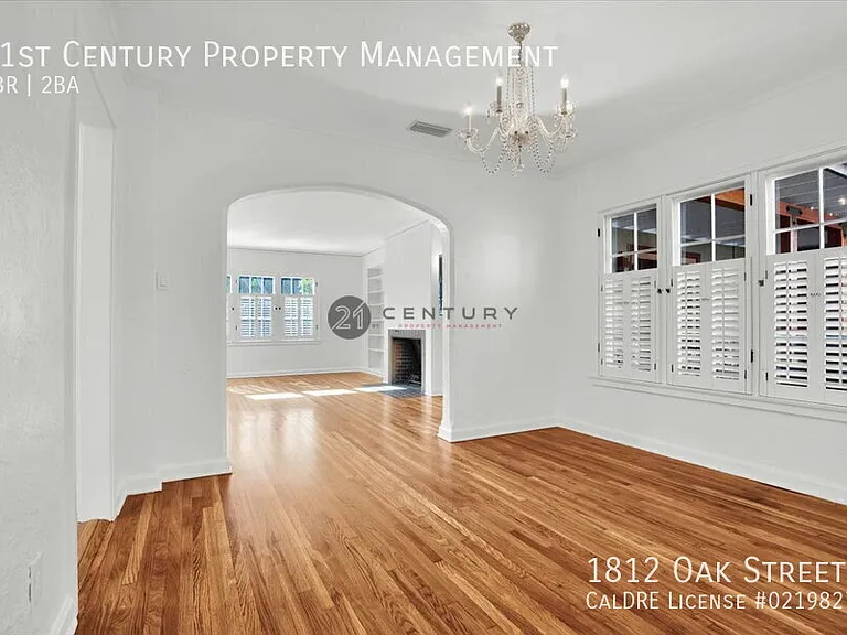 1812 Oak St — Photo 11