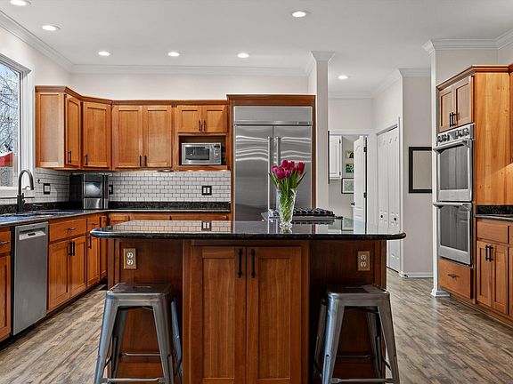 3rd image of 40 Cool Springs Rd