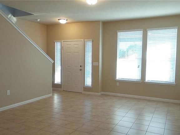 4th image of 2204 Langdale Ln