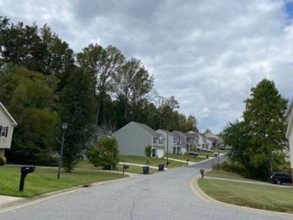 Exterior Neighborhood (street photo)
