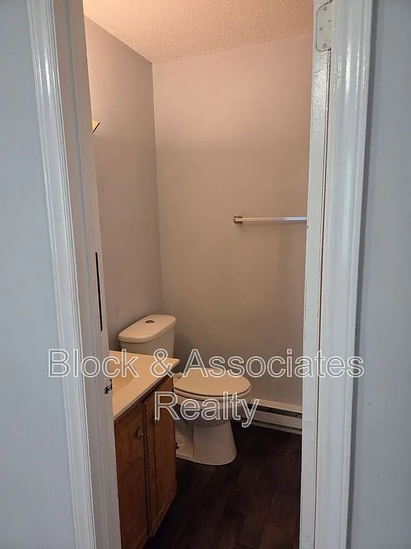 1 bed, 1.0 bath, $695 — Photo 4