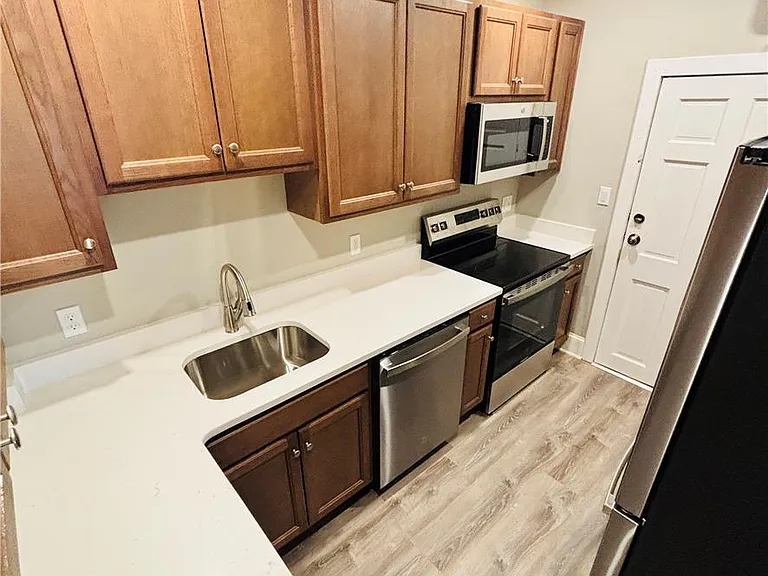 718 Linden St — Photo 3