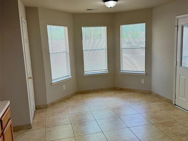 3715 Lindenfield Dr — Photo 15