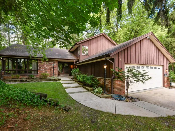 2367 S 118th STREET, West Allis, WI 53227