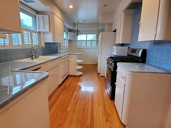 4th image of 1742 E Calaveras St