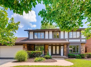 5727 Antler Ln, Westmont, IL