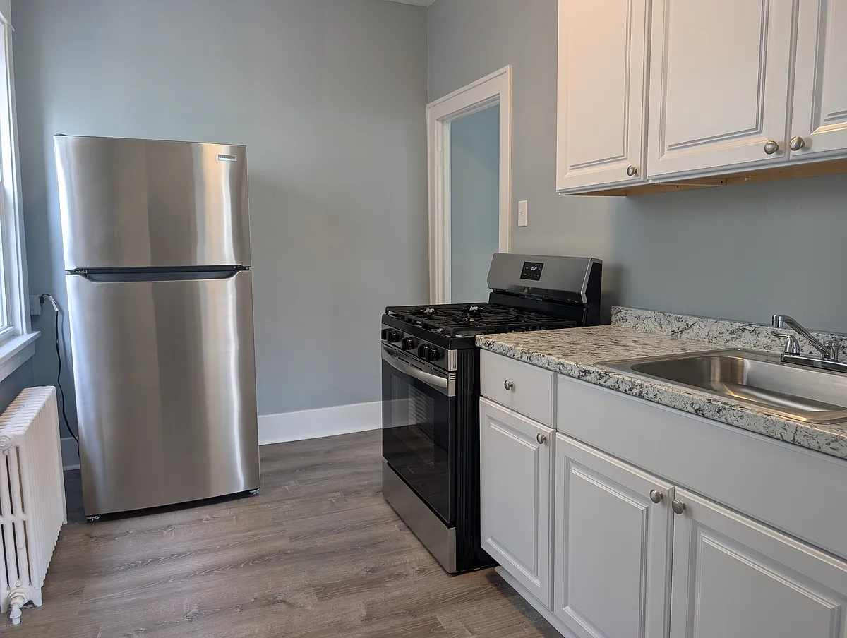 Kitchen - 104 York St #1