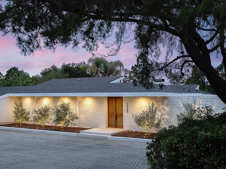 1988 Inverness Ln — Photo 5