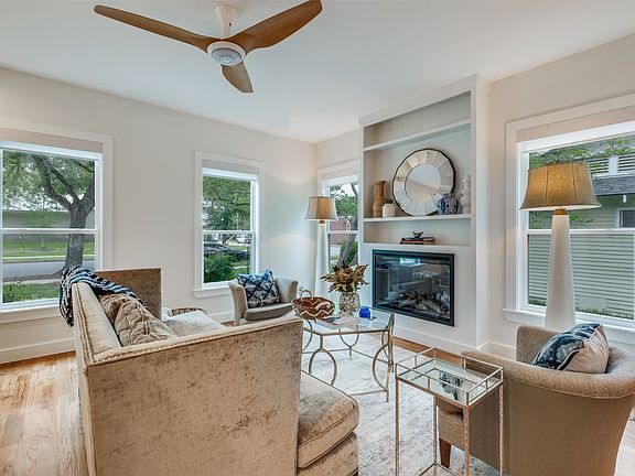 5th image of 734 N Montclair Ave