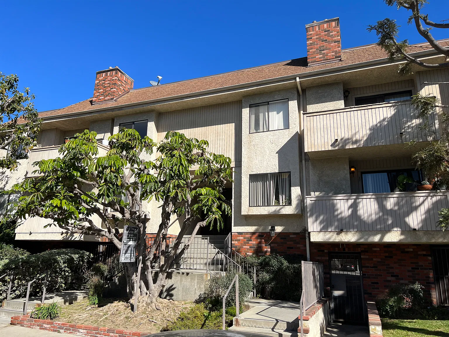 1 bed, $2,400 — Photo 1