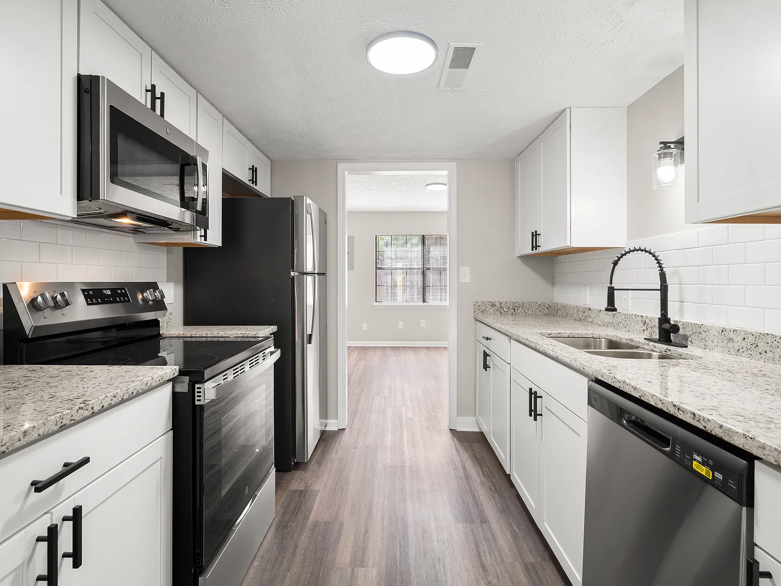 2 bed, 1.5 bath, 1060 sqft, $1,300 — Photo 3