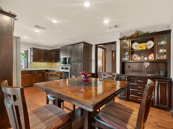 922 S Greenstone Ln, Duncanville, TX 75137