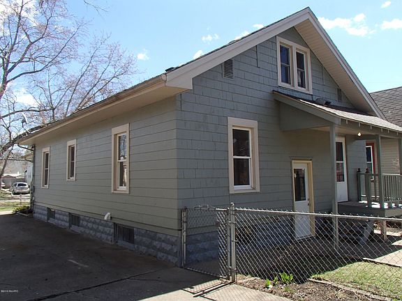 4th image of 79 E Ave S