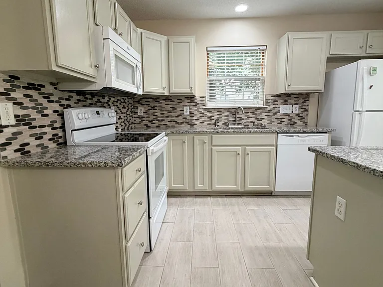 210 Bridford Downs Dr — Photo 35