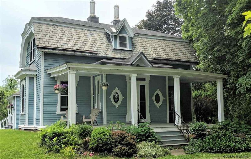2nd image of 220 3RD AV