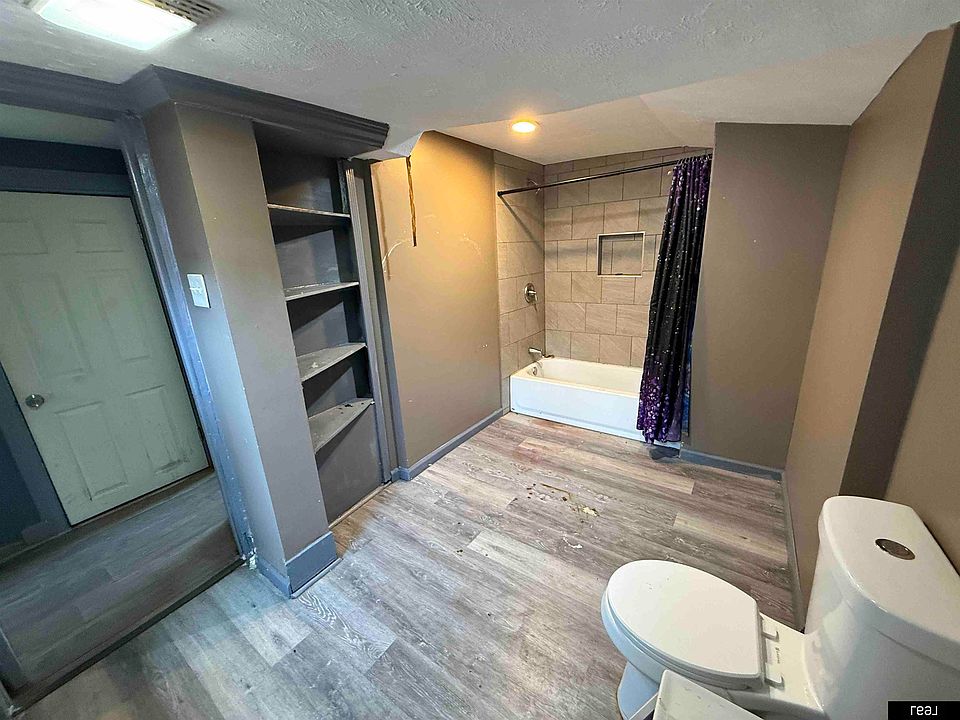 2nd image of 2577 Hartman Ave