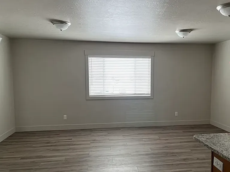 686 Caribou St — Photo 2