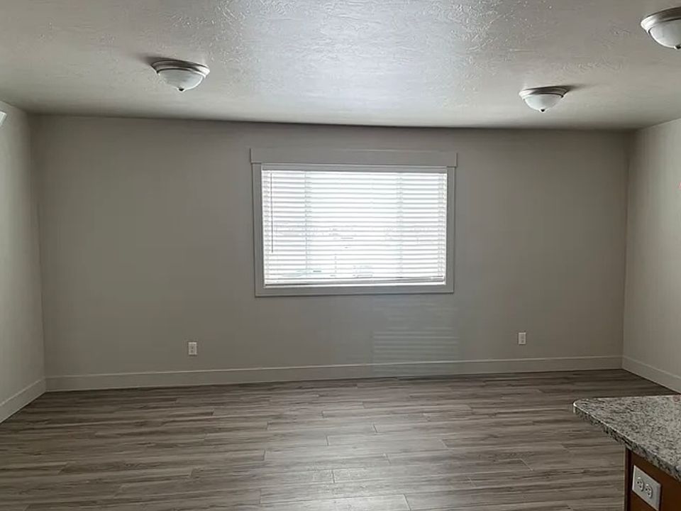 2nd image of 686 Caribou St APT 1