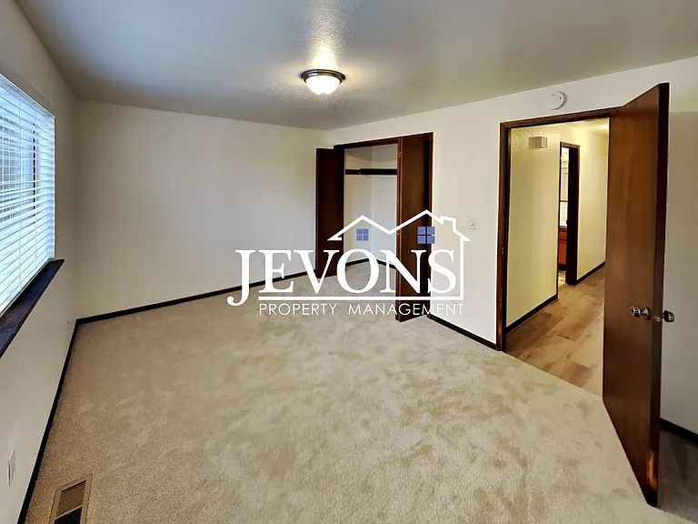 1202 S 39th Ave — Photo 22