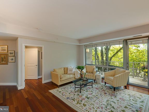 4th image of 513 W Broad St APT 403
