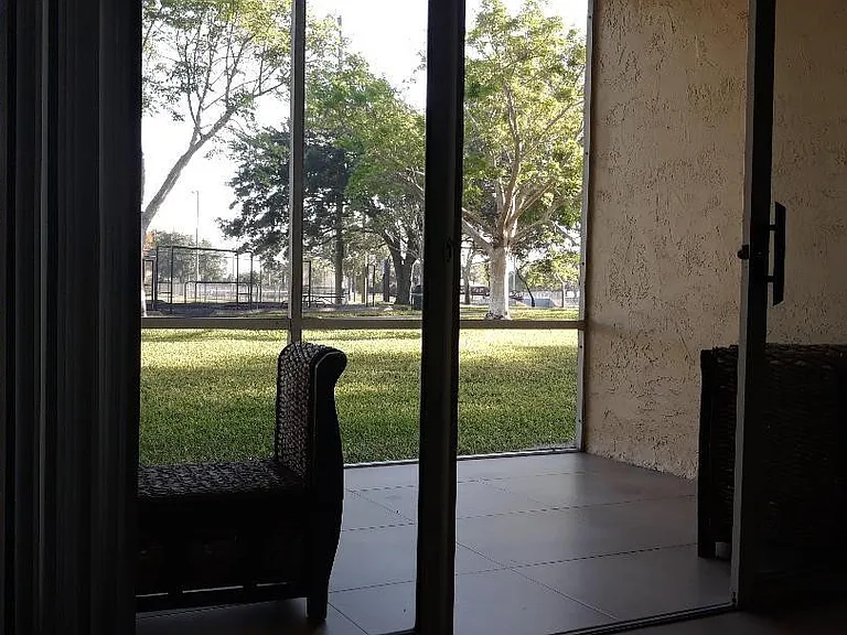 1081 Coral Club Dr — Photo 11