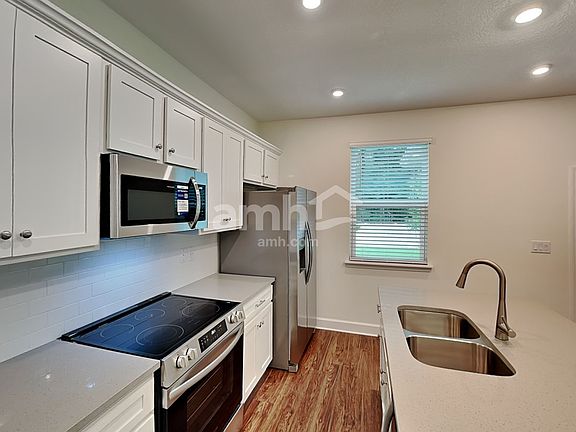 3rd image of 8591 Belfort Landing Dr