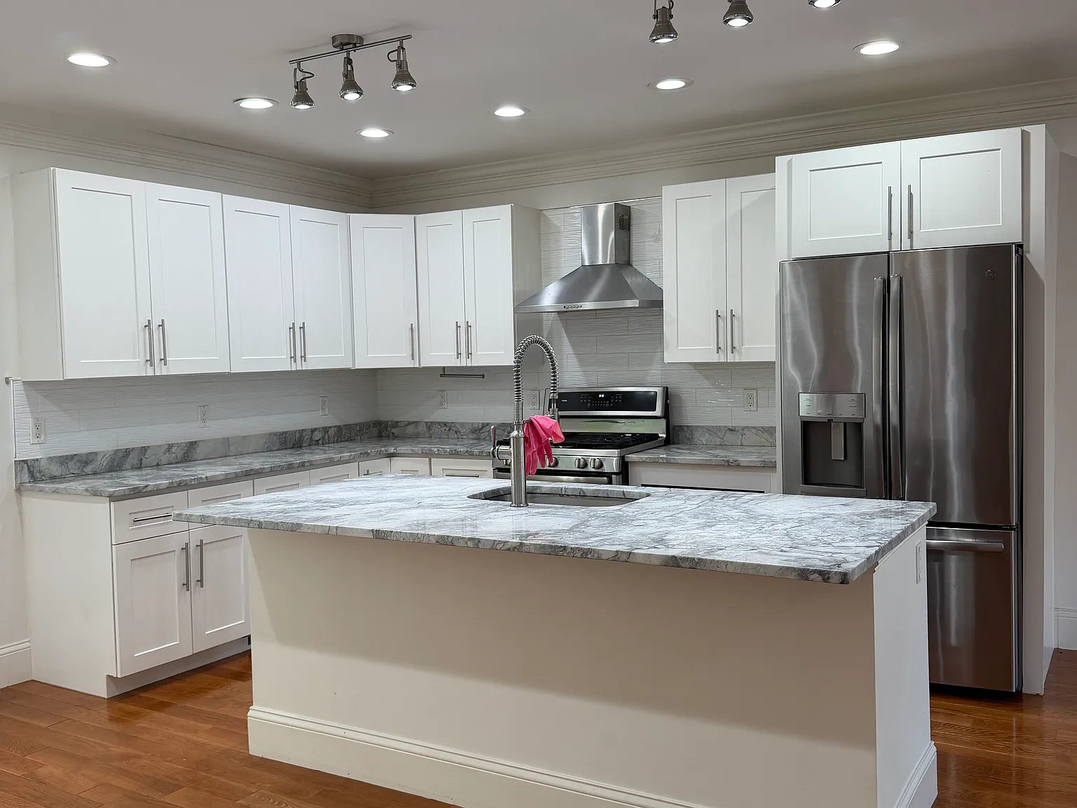 2 bed, 1160 sqft, $2,800 — Photo 3