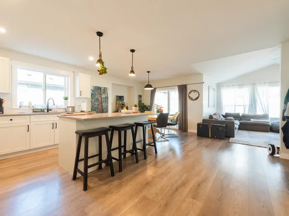 1040 Celia Cres, Gibsons, BC V0N 1V7