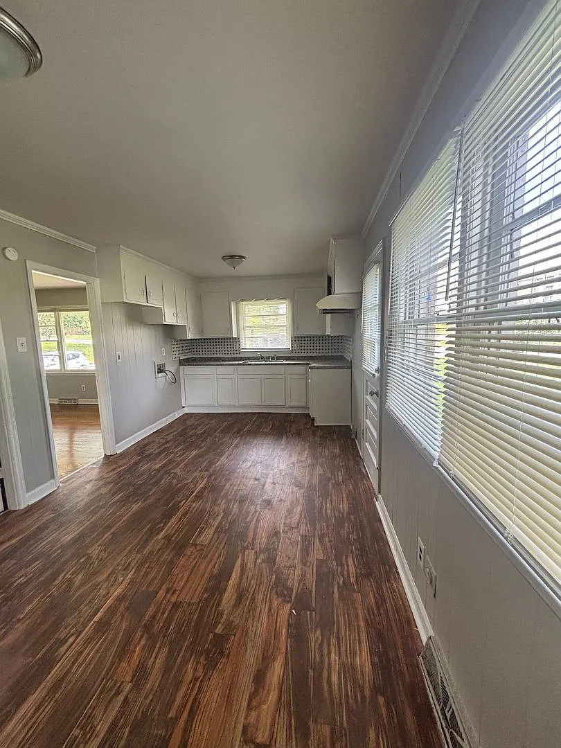Spacious 3 bedroom home! (500.00 off first Full Months Rent ) — Photo 3