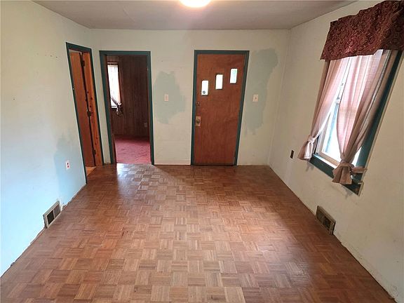 3rd image of 213 Rosecrest Dr