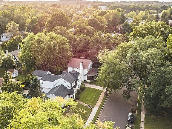 4th image of 303 Parkview Ave
