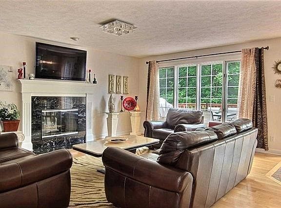 5th image of 5209 Regents Park Rd