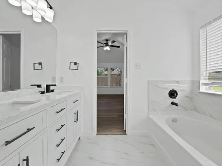 1002 Manassas Dr — Photo 21