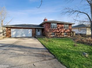 16411 S Lily Cache Rd, Plainfield, IL 60586