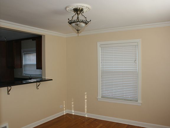 Dining Room see thru to Kit.