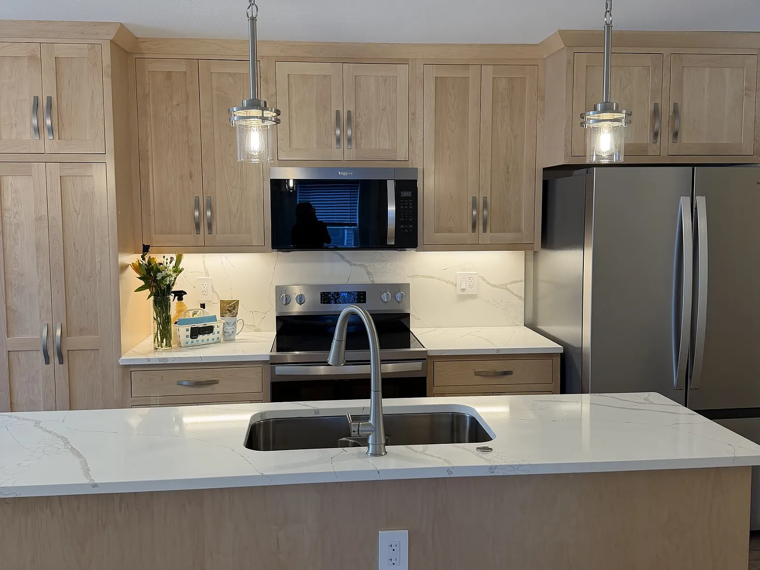 2 bed, 1000 sqft, $1,990 — Photo 2
