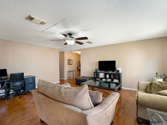 3rd image of 8122 Cantura MLS