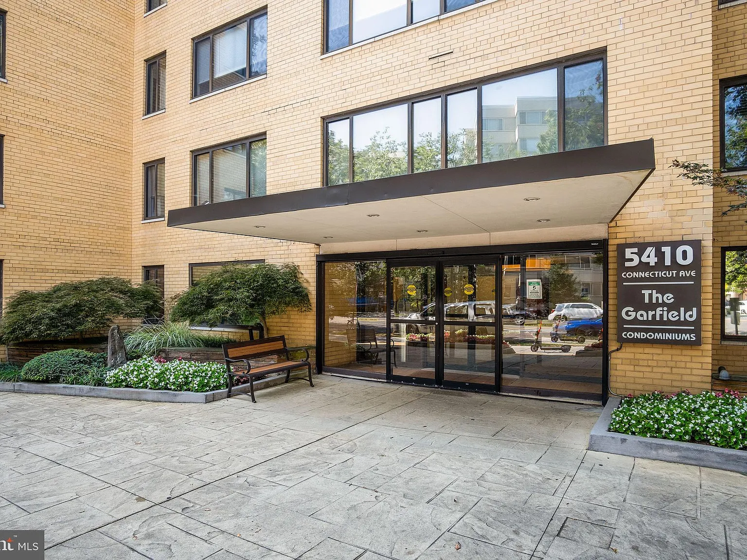 Garfield Condominium — Photo 4