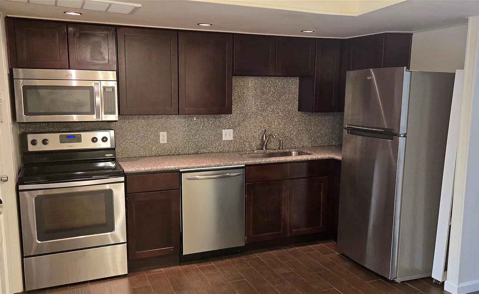 2 bed, 1.5 bath, 1200 sqft, $1,575 — Photo 4