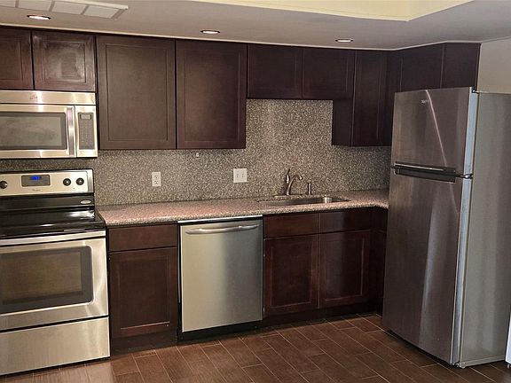 4th image of 8811 Dawnridge Cir Unit 102