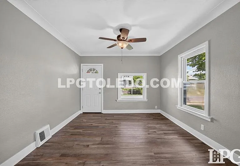 544 Woodsdale Ave — Photo 7