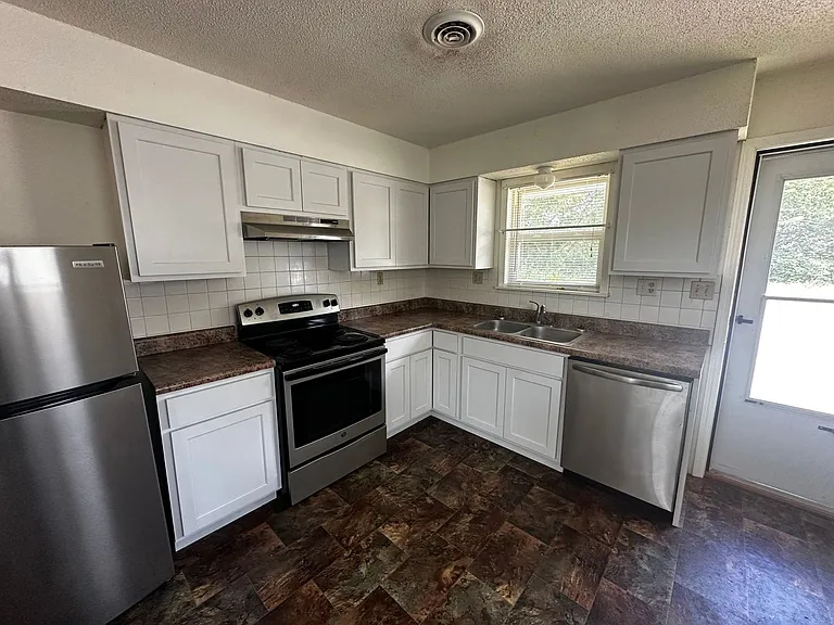 Versailles Apartments — Photo 5