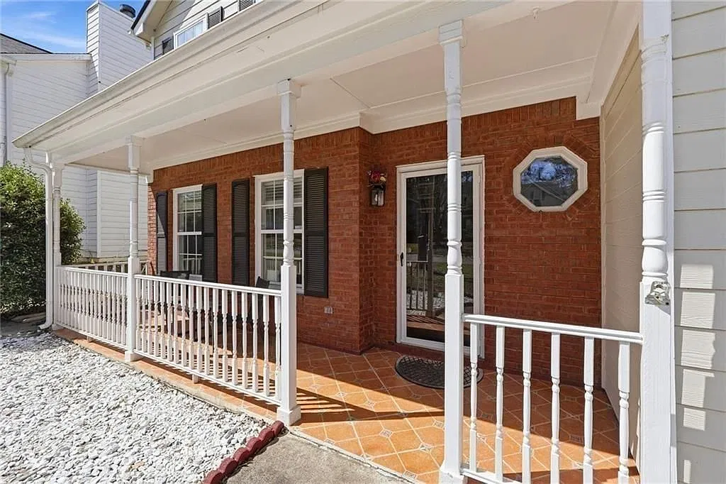 4 bed, 3.0 bath, 1693 sqft, $2,300 — Photo 3