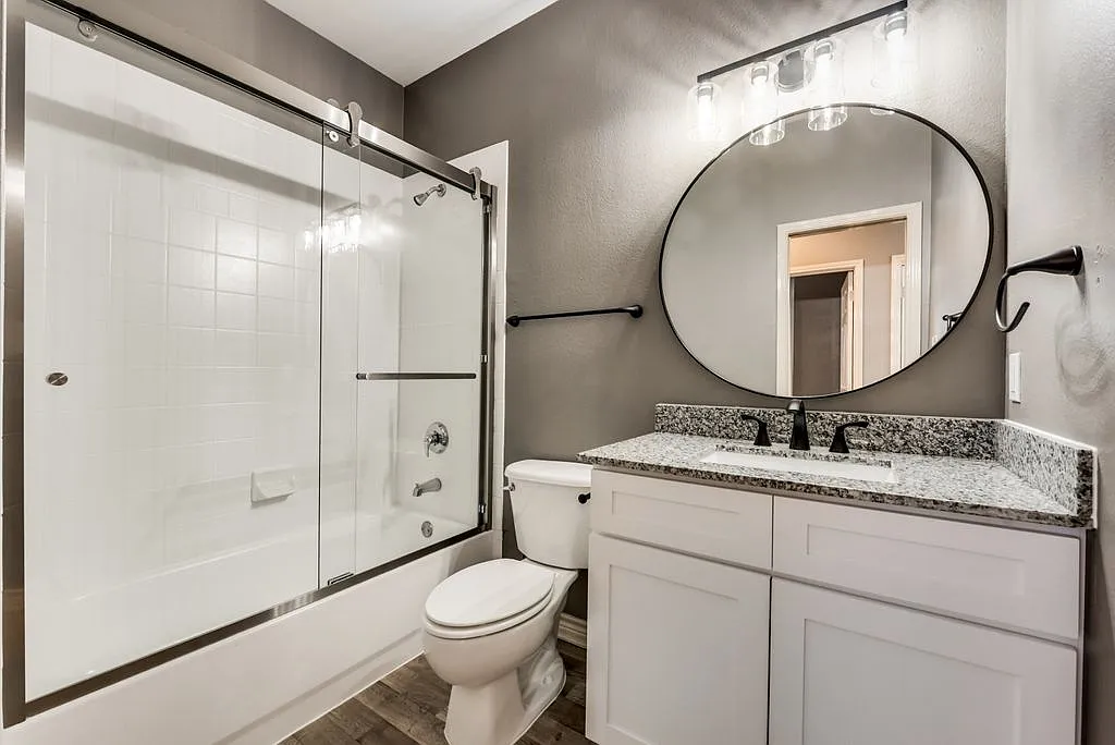 McFarlin Place Apartments — Photo 4